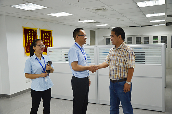 中谷智信工作人員與合作商 中谷智信工作人員與合作商